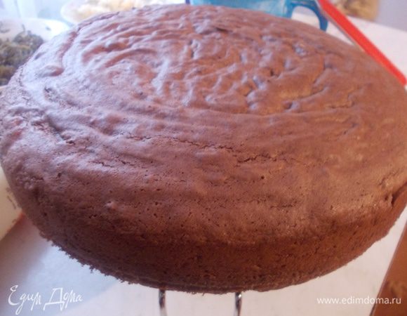 Готовый корж остудить.