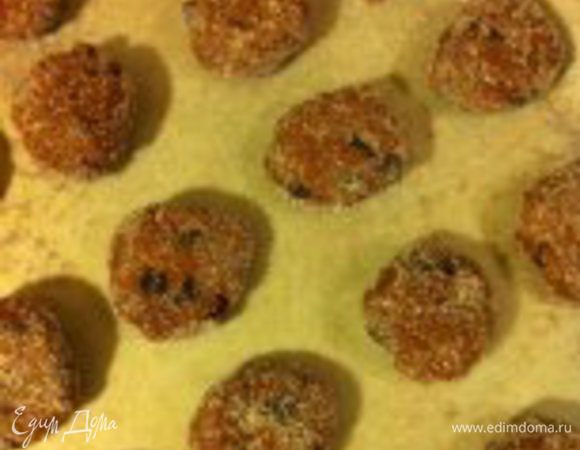 Выпекайте в разогретой духовке минут 10 - печеньки потрескаются, по дому расползется умопомрачительный аромат. После того как вынете их из духовки, дайте им остыть