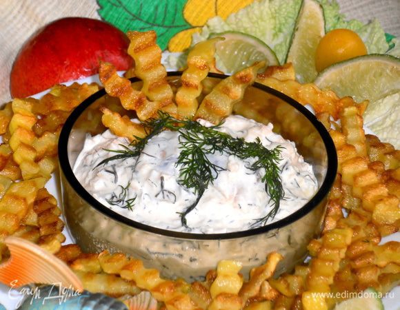 Из такой крупной картофелины получается порция картошки фри (она сильно ужаривается!). Подаём к селёдочке и садимся ужинать)))