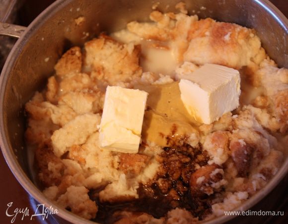 Через 10 минут добавляем сливочное масло,горчицу и бальзамический уксус, солим и перчим. Бальзамик можно заменить лимонным соком.