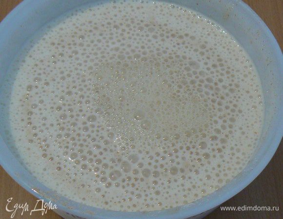 добавляем слегка взбитые белки