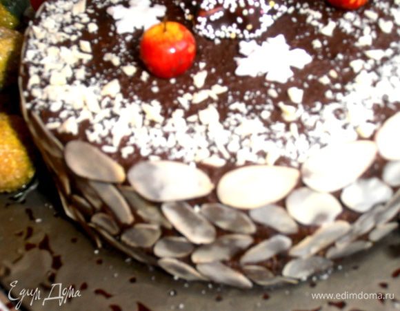 По краям присыпала оставшейся от шоколада крошкой.