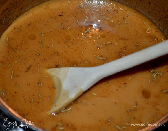 Поставим на огонь и помешиваем пока наша подлива не загустеет. Можно добавить соль и перец, тимьян или любые др. ваши любимые специи. Можно сливочное масло или молоко, сливки.