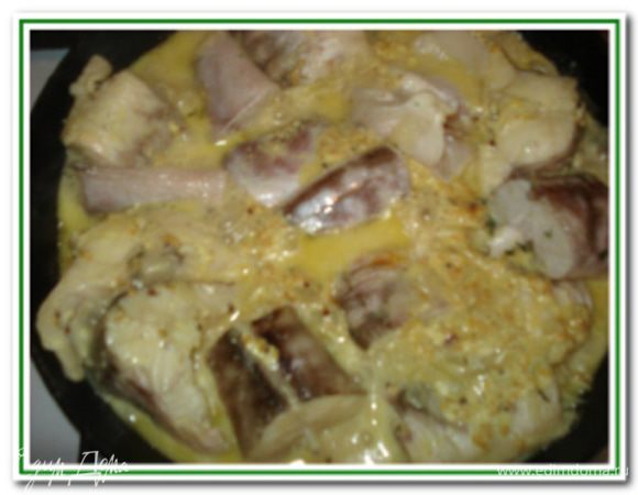 Добавьте измельченный укроп, посолите, поперчите. В готовый соус положите рыбу, закройте крышкой и томите 12–15 минут. Затем переверните рыбу, закройте крышкой и снова томите 12–15 минут. Подавайте с рисом, картофельным пюре. Приятного аппетита!