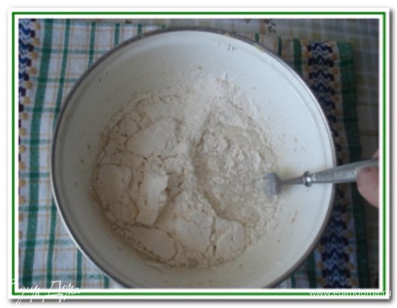 Соединить все ингредиенты для опары и поставить в теплое место на 20-30 минут, чтобы немного подошло. Опара начнет пузыриться.