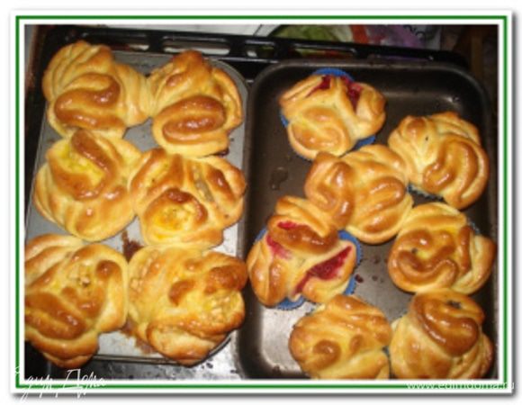 Выпекать в предварительно разогретой до 175 градусов духовке 20-30 минут.