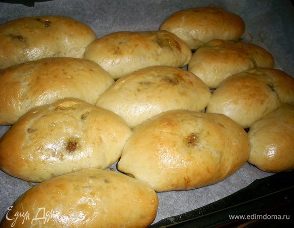 Если домочадцы сами еще не сбежались на аромат свежей выпечки, зовем их и угощаем. Приятного аппетита!!!