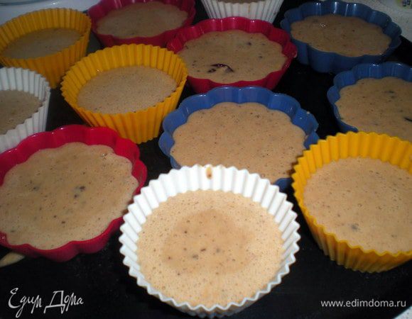 Разлить по формочкам. Выпекать при 200 гр. минут 20.