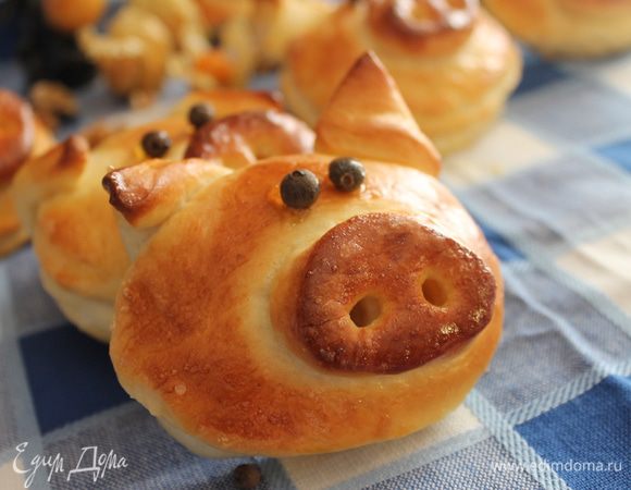 выпекаем сразу, не ставим на расстойку.. 200 C , 15 минут.