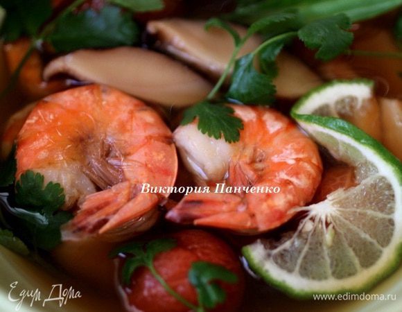 Подавать суп горячим, посыпав кинзой.