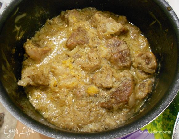 Забываем часа на два про эту посуду, можно оставить на ночь, если времени мало, можно готовить сразу.Ставим на маленький огонь и забываем часа на полтора... В итоге получаем очень мягкое и ароматное...тающее мясо...По этому рецепту делала курицу...тоже вкусно!!!
Приятного аппетита!!!