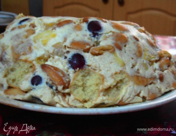 Масло  необходимо нагреть при комнатной температуре до мягкого состояния и тщательно взбить миксером с сметаной и сахаром, добавив ванилин. 