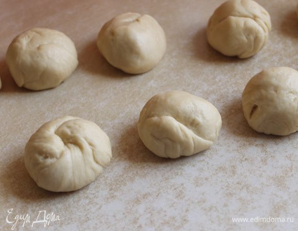 тесто наше подошло,  делим его на 16 частей.