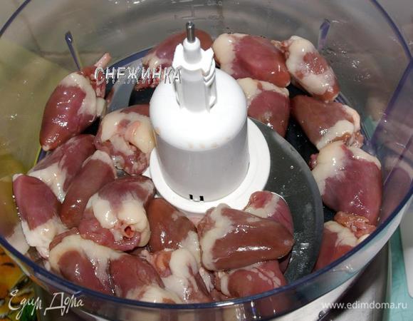 Сердечки хорошо промываем, удаляем всё лишнее, что нам не нравится. 