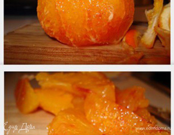 Апельcин освободить от шкурки. Каждую дольку от междольной пленки.

Жидкость разлить по формочкам,сверху положить дольки апельсина.Выпекать 20 минут.