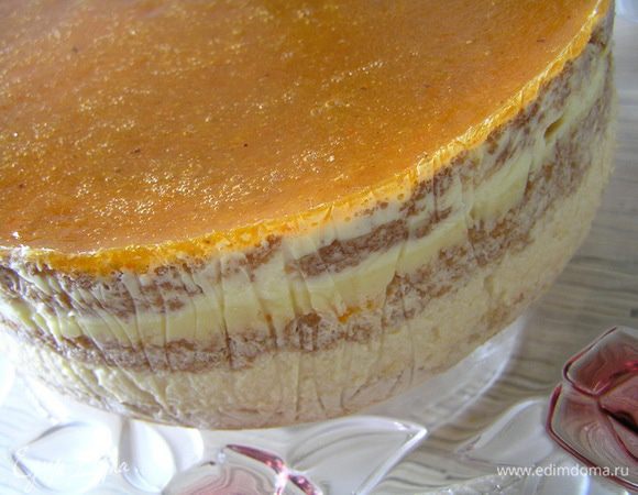 Торт аккуратно достать из формы. 

