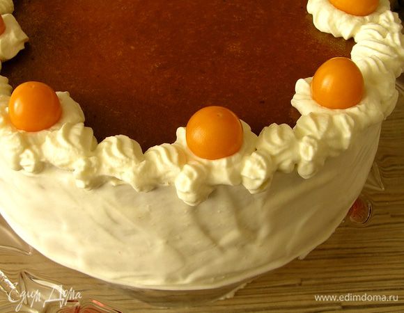 Украсить взбитыми сливками и физалисом.  