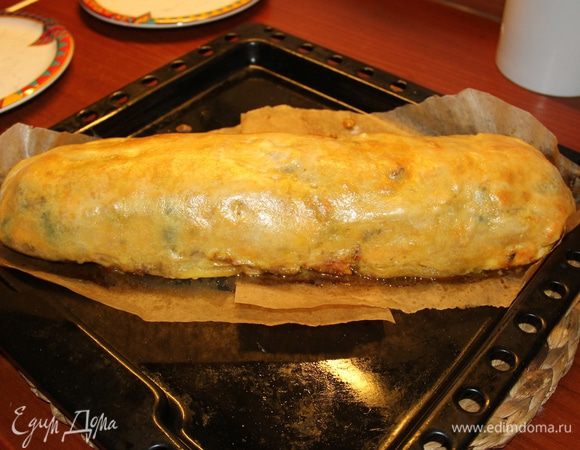 Все, рулет готов! Конечно, можно было сделать намного симпатичнее, сделав надрезы, изобразив рыбью голову и хвост, но мне уже так хотелось есть, что я опустила эти изыски =) 