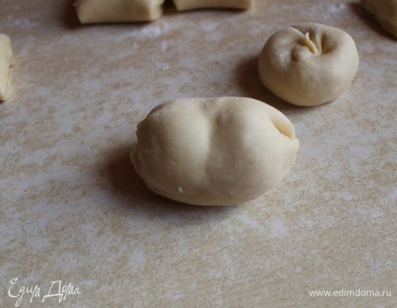 берем наш кныш, защипываем концы и скручиваем слегка как конфету