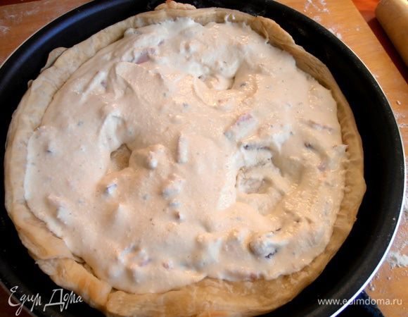 До краев лучше не заполнять... Я еще оставила массы на маленькую формочку.