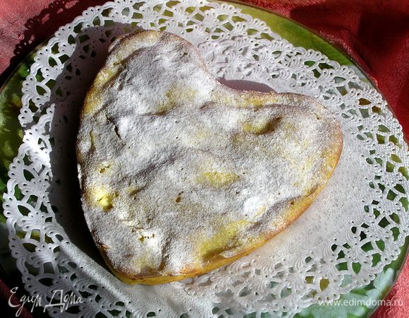 Остудить, вынуть из формы, посыпать сахарной пудрой.