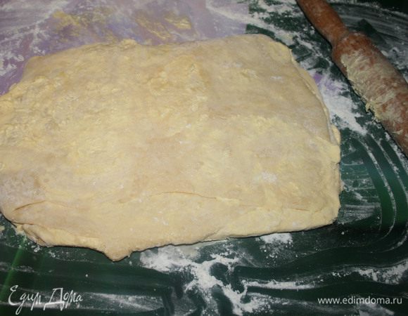 Раскатать в пласт.