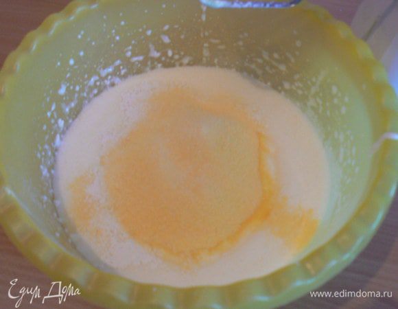 просеиваем муку,перемешиваем