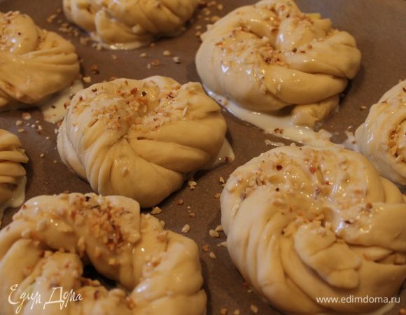 Ставим для расстойки на 30 минут просто на столе. Выпекаем 20 минут затем при 180С.