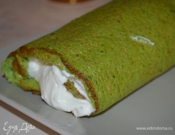 заворачиваем в рулет и оставляем в холодильнике на 1 час. 