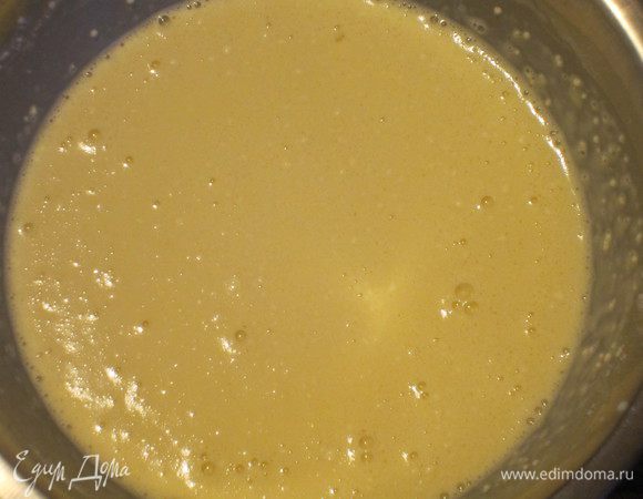 Просеять муку и ввести в тесто.Хорошо перемешать.Накрыть миску плёнкой и отставить на 1 час.