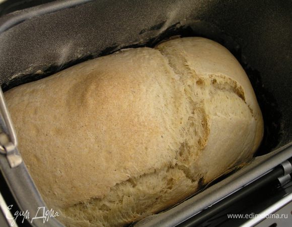 Включить хлебопечку, выбрать программу "Сладкий хлеб", вес 1000 г и средний цвет корочки. Нажать кнопку "Старт" и ожидать приятного аромата свежего хлеба примерно через 3,5 часа :)
