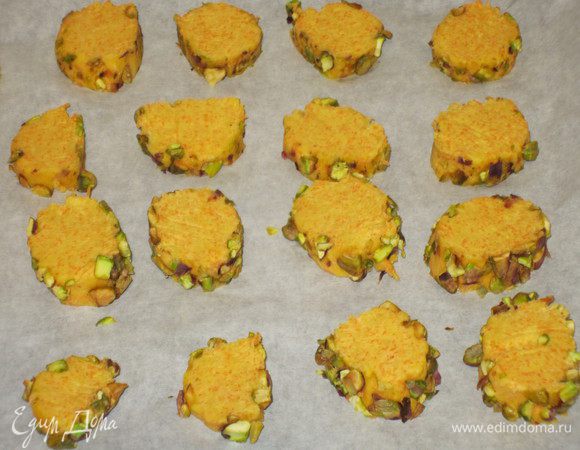 Выпекаем в разогретой до 200°С духовке 10-12 минут. Охладить на решётке.