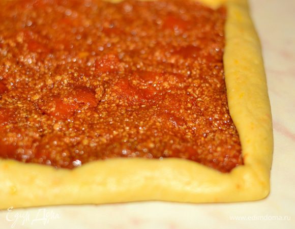 Загибаем края со всех сторон.