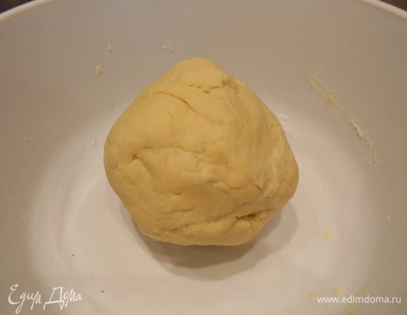 Добавить жидкость и быстро замесить тесто