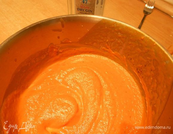 Добавить джин, сливки - перемешать до однородности... 