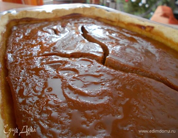 Запекать при той же температуре 40-60 минут, в зависимости от размеров вашей формы и высоты пирога. Оставить минимум на 2-4 часа (я всегда оставляю на ночь), подавать посыпав сахарной пудрой 