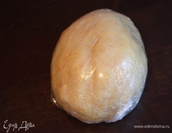 Оберните пленкой и ставьте при комнатной температуре на 15 минут.