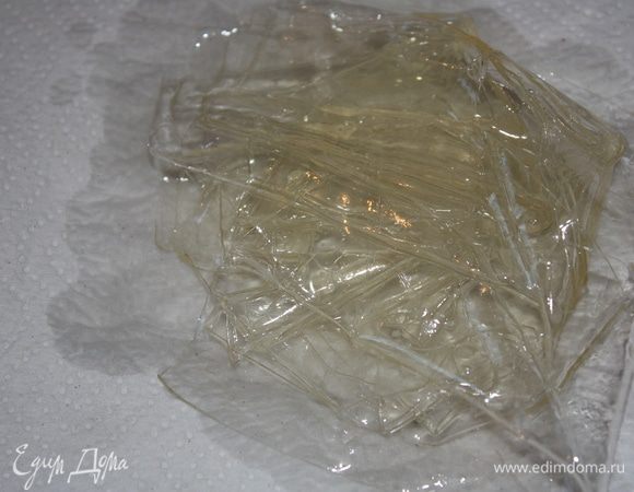 Желатин отожмите.