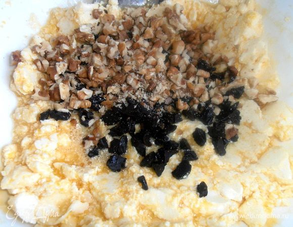 Отправляем к общему составу орешки.