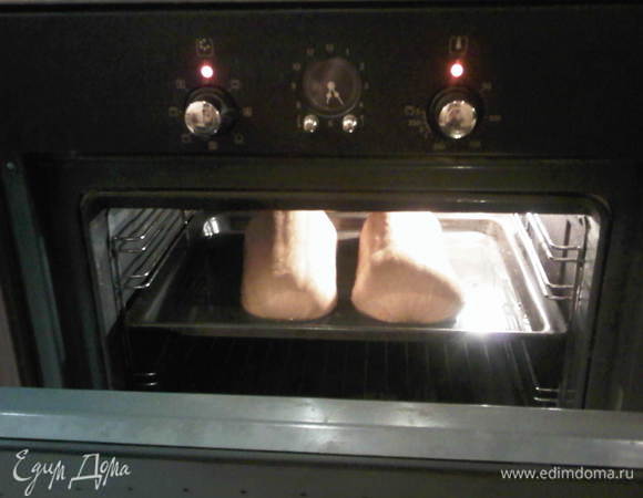 Ставим в духовку, разогретую до 180 градусов приблизительно на 45 минут.