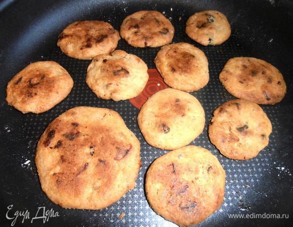 Выпекаются быстро,минут 13-15 в разогретой до 190*духовке.