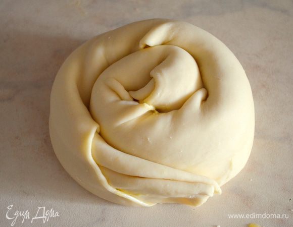 и заворачиваем в улитку...так делаем с обеими частями теста. Заворачиваем в пакеты (по отдельности) и убираем в холодильник на 2-4 часа. У меня они были 3 часа - этого достаточно. Улитки выросли немного, раздулись...