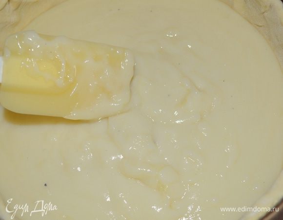 выкладываем крем в форму, он должен остыть и стать густым!