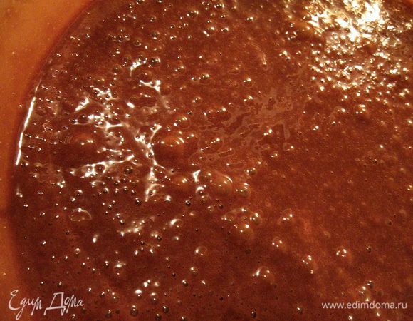 И аккуратно всё перемешиваем до однородной массы. И шоколадный слой готов.