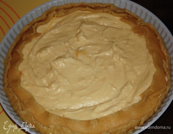 Выкладываем начинку на тесто,мастерим второй бортик,немного защипываем,чтобы сыр не вытек и отправляем в разогретую до 180 градусов духовку на 35 минут.Время примерное,за духовкой следим (мне хватило и полчаса)