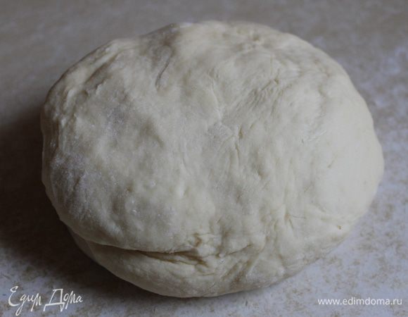 Замесите крутое тесто.
