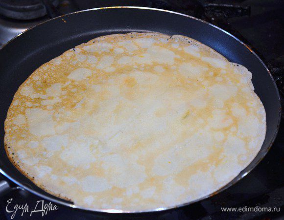 Блинчики жарить на растительном масле с каждой стороны по 2-3 мин.