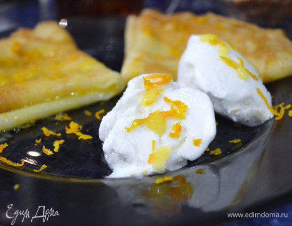 с мороженным, посыпав предварительно цедрой апельсина или лимона.