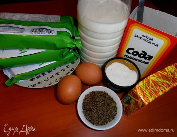 Продукты...У меня было 700 мл молока, 3 пачки творога по 250 г и соответственно я всё остальное уменьшила на треть...