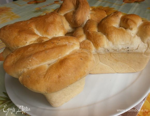Готовые булочки подержать ещё 10 минут в духовке с приоткрытой дверцей. затем достать и выложить на решетку до полного остывания. Приятного чаепития!
